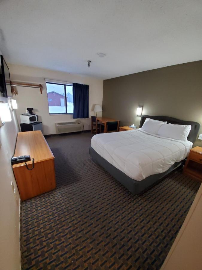 Hibbing Inn And Suites Bagian luar foto