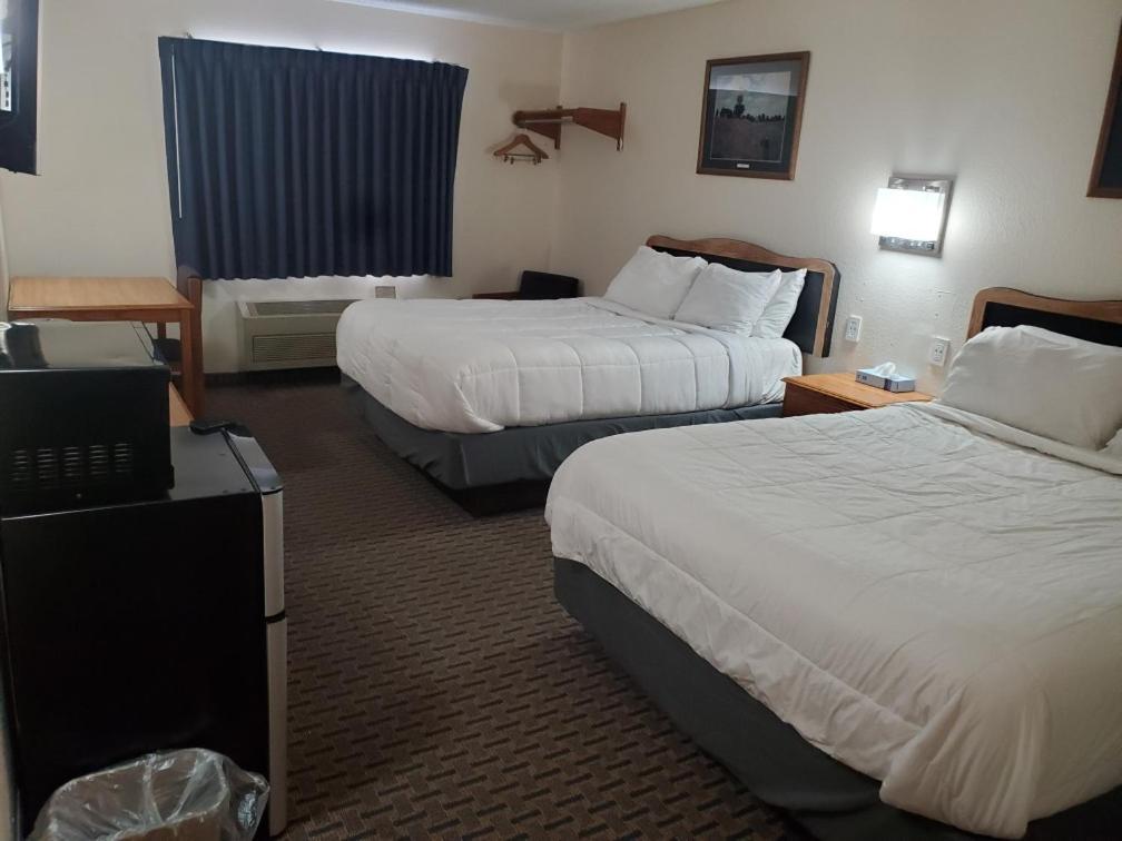Hibbing Inn And Suites Bagian luar foto