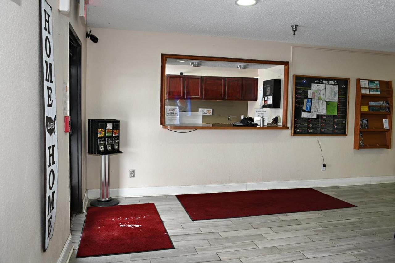 Hibbing Inn And Suites Bagian luar foto