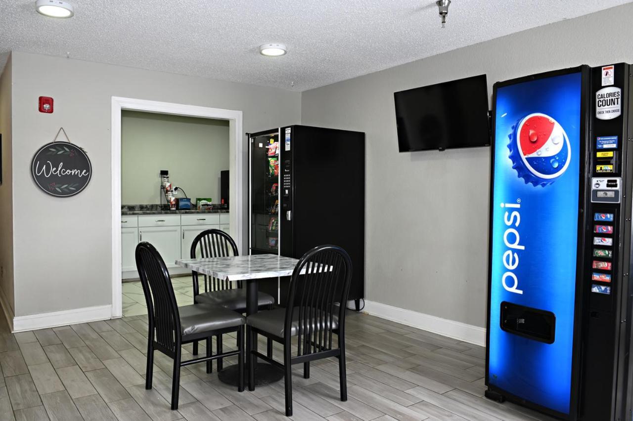 Hibbing Inn And Suites Bagian luar foto