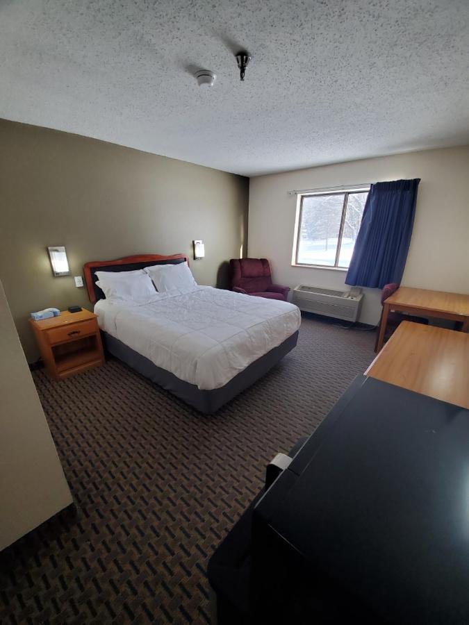 Hibbing Inn And Suites Bagian luar foto